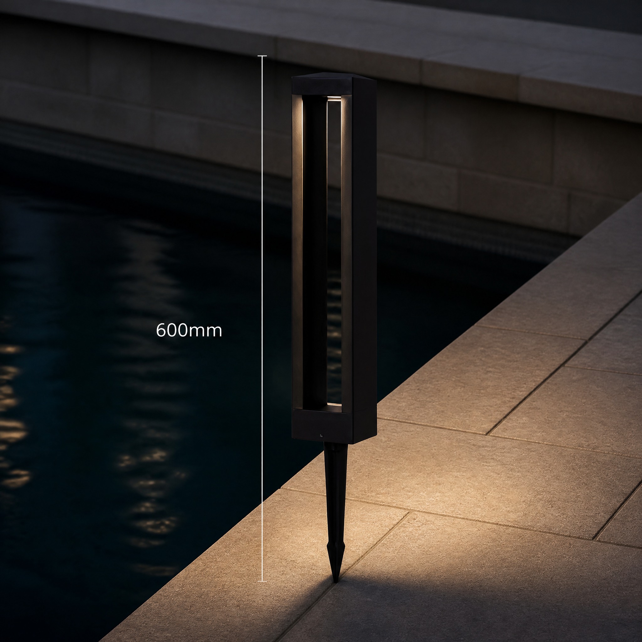 Borne Extérieure Noire 60CM Avec pique